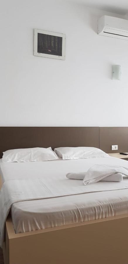Grand Central Accommodation - Beldiman Букурещ Екстериор снимка